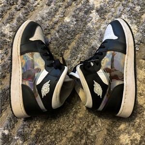 Jordan 1 Mid Hologram sz5.5
